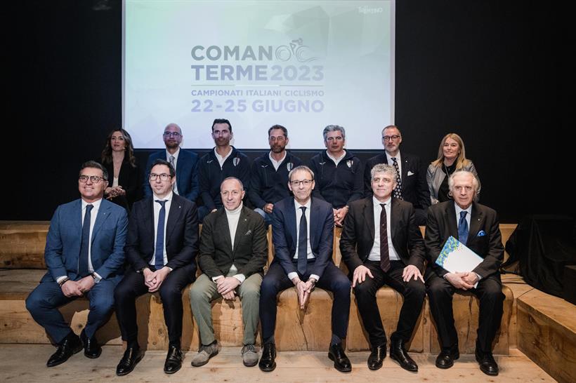 PRESENTATI I TRICOLORI STRADA DI COMANO(TN)