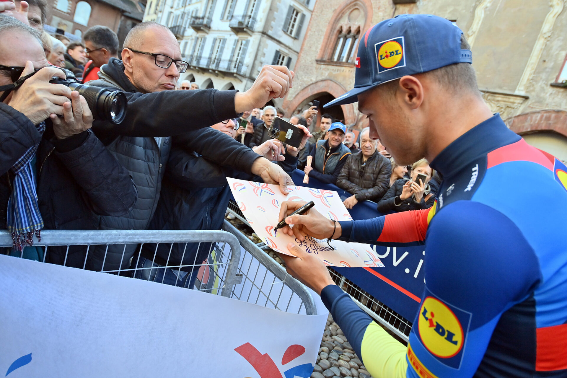 MILANO – SANREMO 2024: A PAVIA LA PRESENTAZIONE DELLE SQUADRE