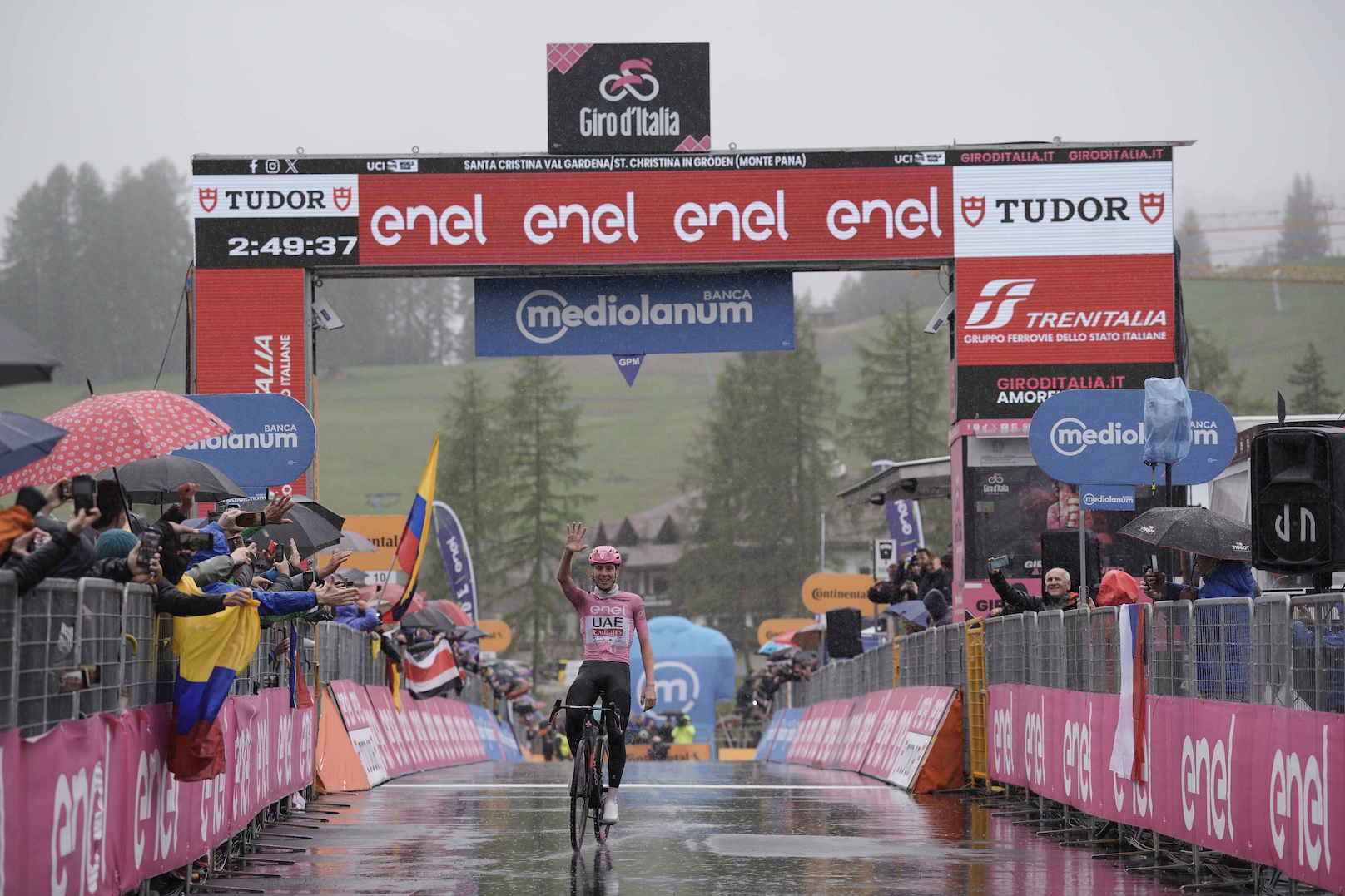 #GIRO2024: LA CINQUINA DI POGACAR A SANTA CRISTINA (BZ)