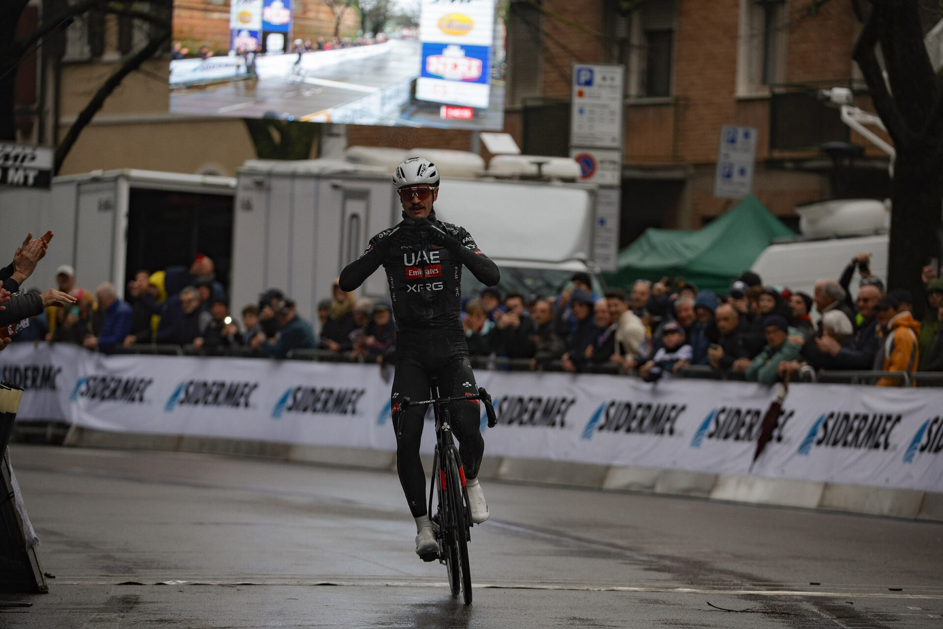 JAY VINE TRIONFA A CESENA. MAGNUS SHEFFIELD NUOVO LEADER DELLA SETTIMANA INTERNAZIONALE COPPI E BARTALI 2025   