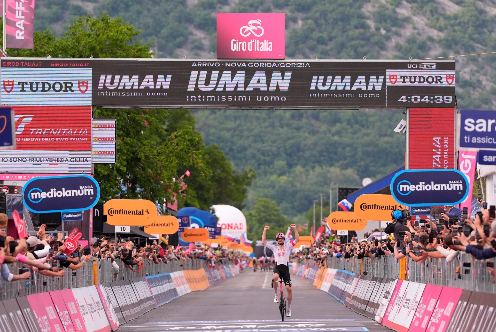 KASPER ASGREEN VINCE LA QUATTORDICESIMA TAPPA DEL GIRO D’ITALIA ISAAC DEL TORO RIMANE IN MAGLIA ROSA